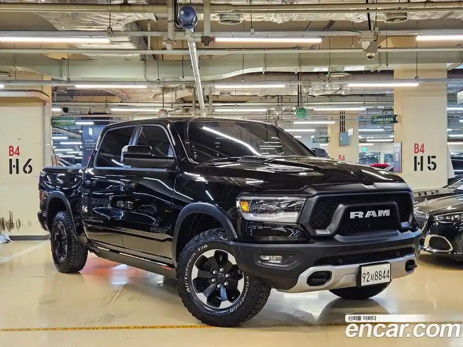 Dodge Ram Pick Up 2019 5.7 автомат (гидро), фото 1 Dodge Ram Pick Up 2019 5.7 автомат (гидро), фото 1