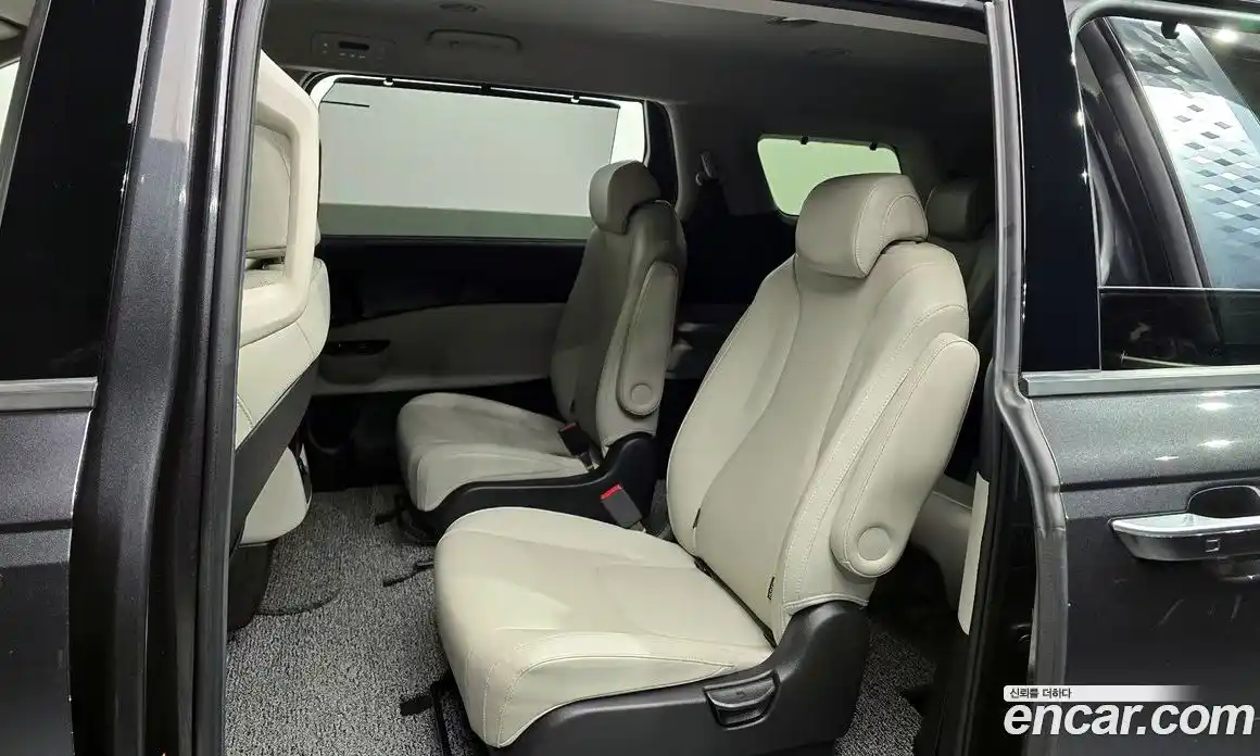Kia Carnival 2020 2.2 автомат (гидро), фото 12