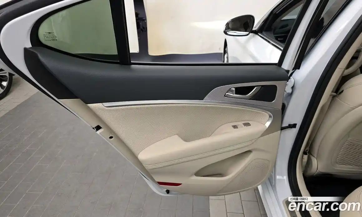 Genesis G70 2022 2.0 автомат (гидро), фото 15