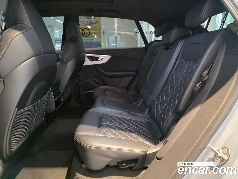 Audi Q8 2023 3.0 автомат (гидро), фото 11