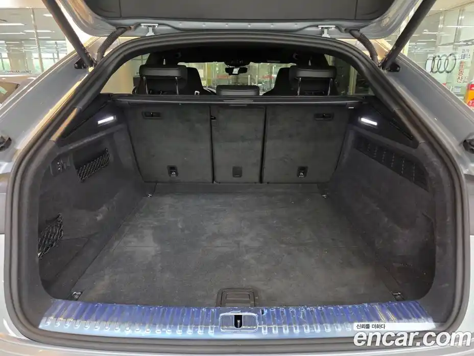 Audi Q8 2023 3.0 автомат (гидро), фото 20