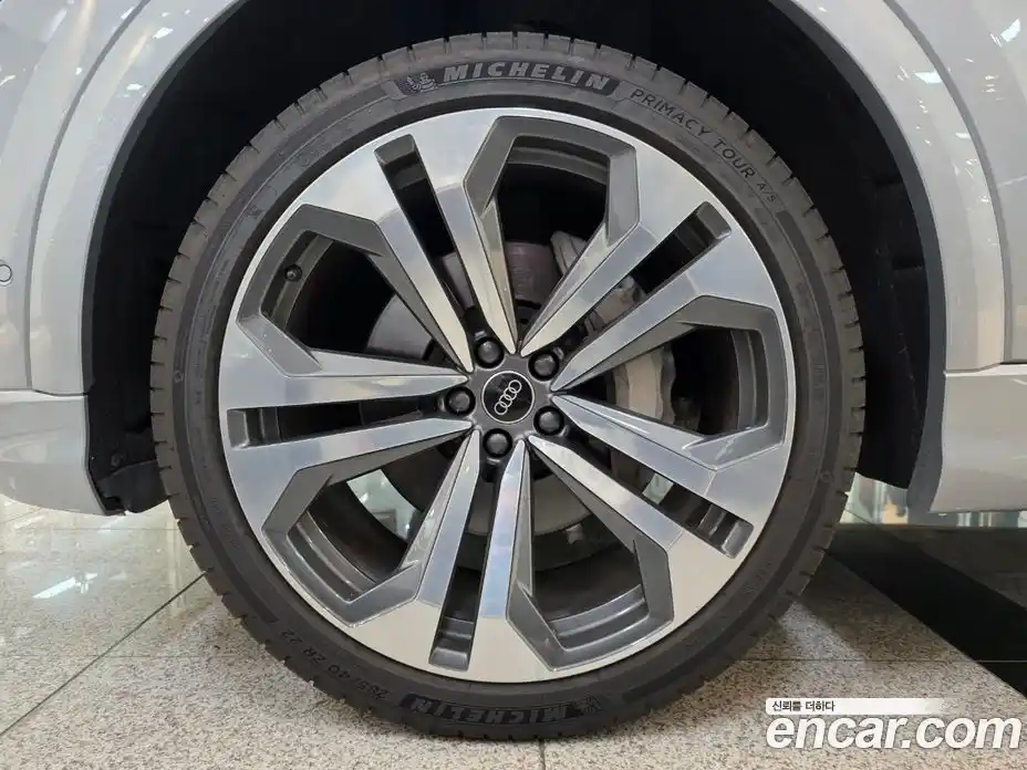 Audi Q8 2023 3.0 автомат (гидро), фото 5