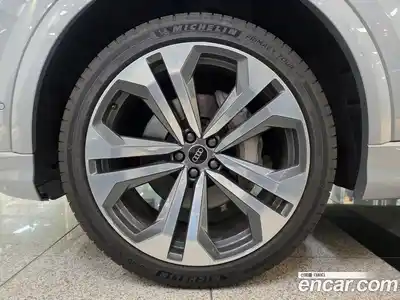 Audi Q8 2023 3.0 автомат (гидро), миниатюра 5