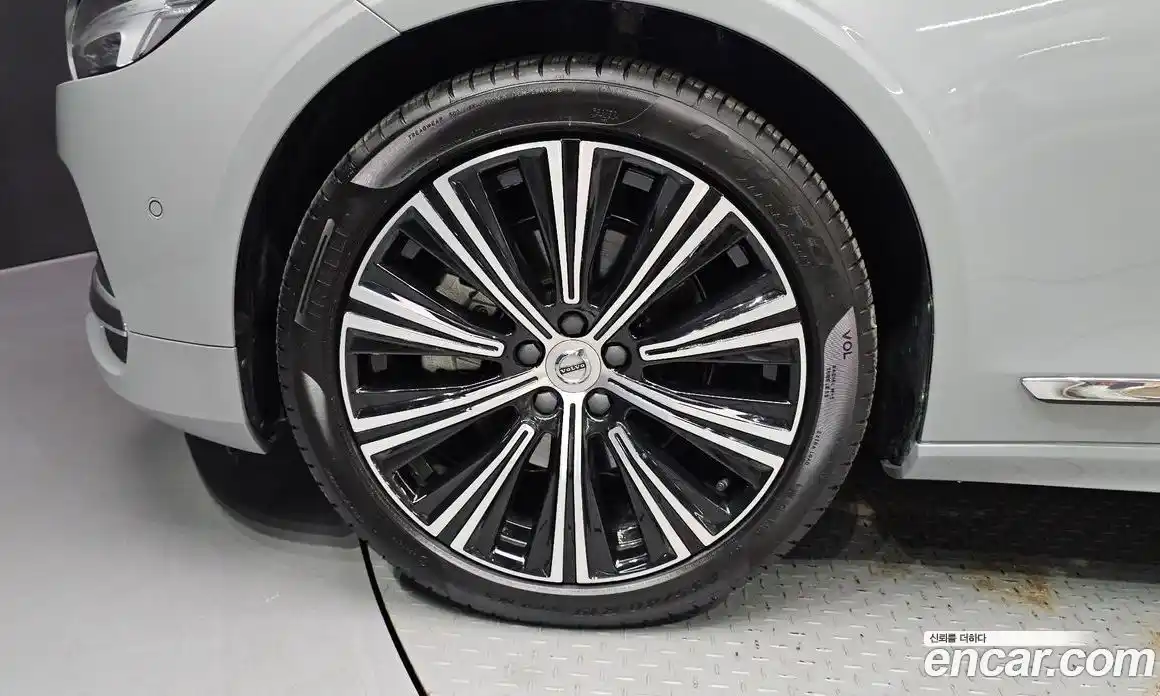 Volvo S90 2024 2.0 автомат (гидро), фото 5