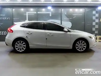 Volvo V40 2015 1.5 автомат (гидро), миниатюра 3
