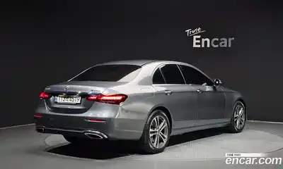Mercedes-Benz E-Class 2022 2.0 автомат (гидро), миниатюра 2