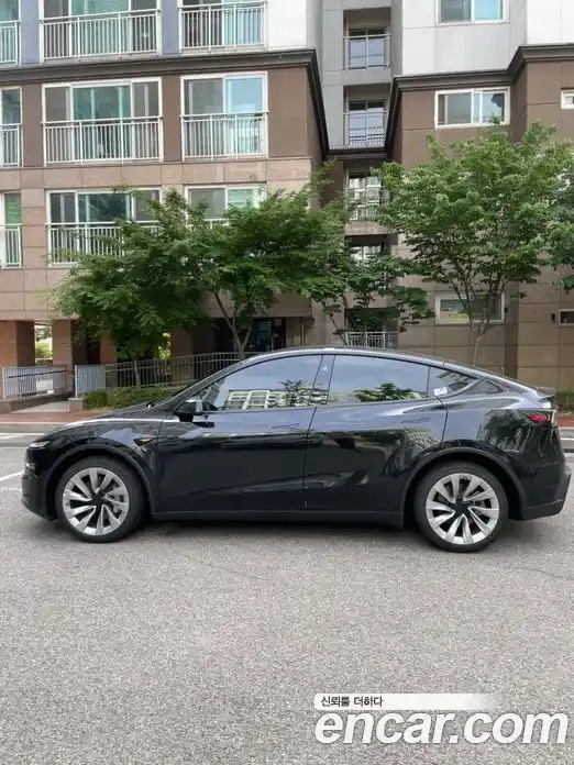 Tesla Model Y 2026 автомат (гидро), фото 4 Tesla Model Y 2026 автомат (гидро), фото 4