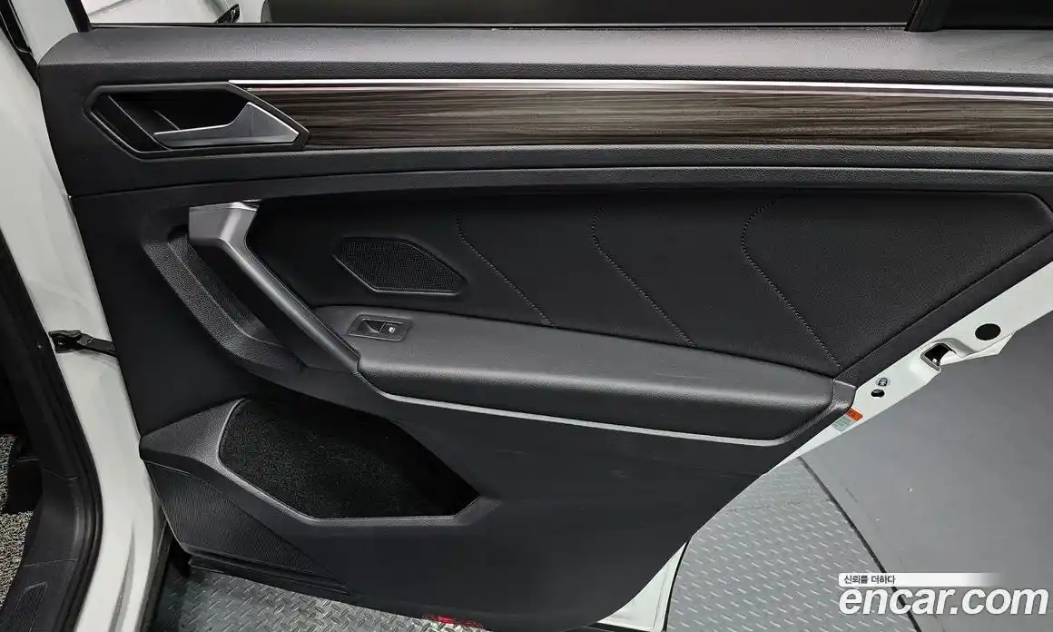 Volkswagen Tiguan 2022 2.0 автомат (гидро), фото 15