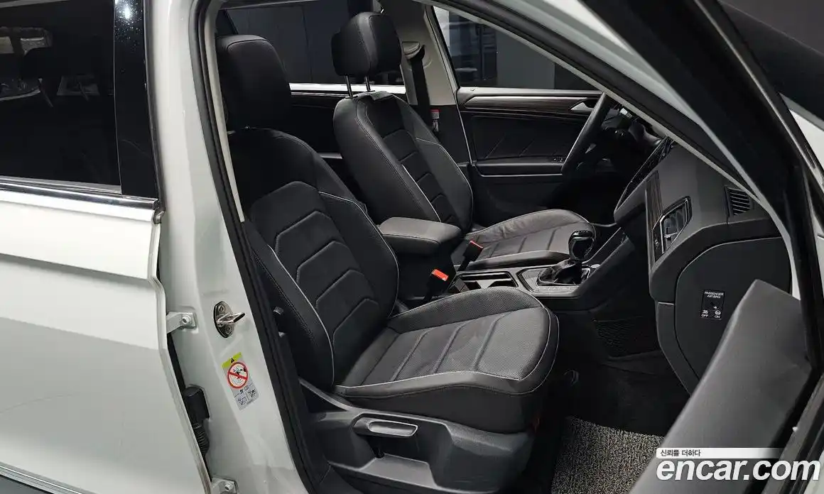 Volkswagen Tiguan 2022 2.0 автомат (гидро), фото 16