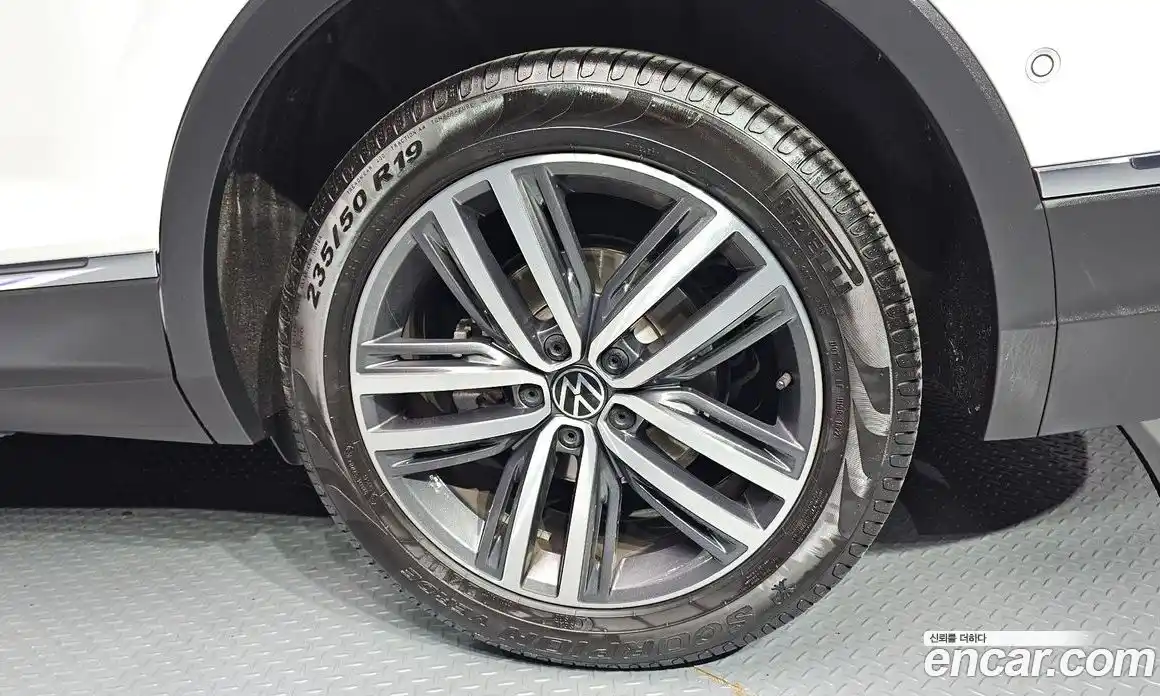 Volkswagen Tiguan 2022 2.0 автомат (гидро), фото 7