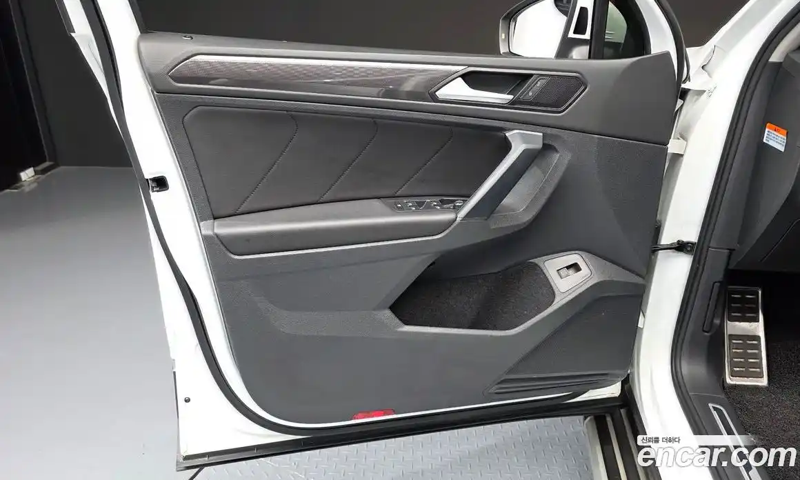 Volkswagen Tiguan 2020 2.0 автомат (гидро), фото 14