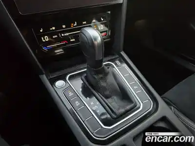 Volkswagen Passat 2021 2.0 автомат (гидро), миниатюра 9