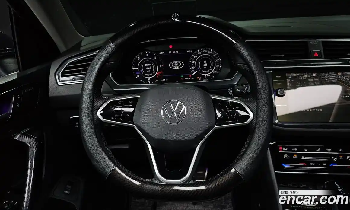 Volkswagen Tiguan 2018 2.0 автомат (гидро), фото 13