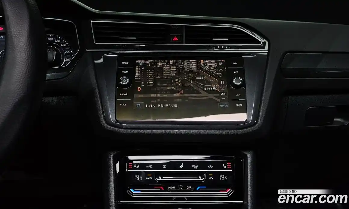 Volkswagen Tiguan 2018 2.0 автомат (гидро), фото 14