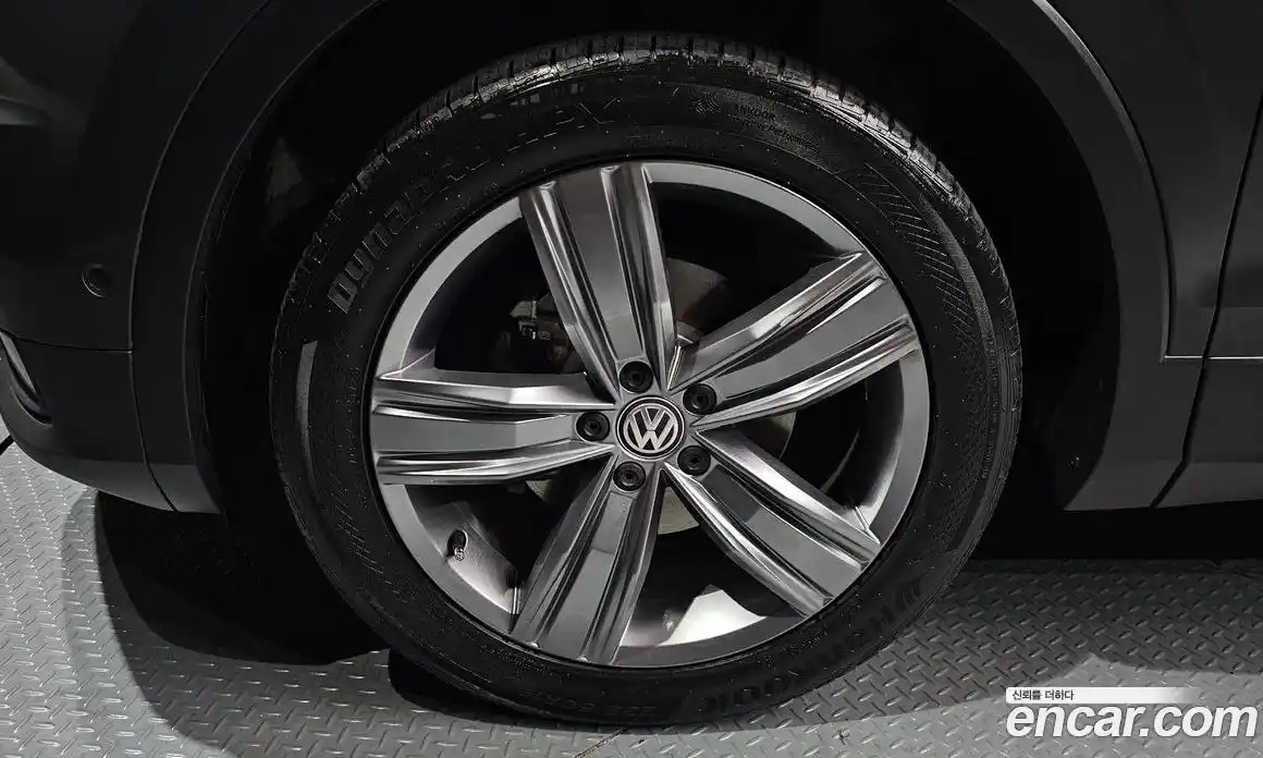 Volkswagen Tiguan 2018 2.0 автомат (гидро), фото 5