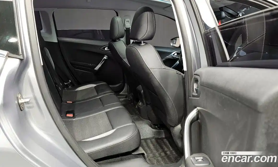 Peugeot 2008 2016 1.6 автомат (гидро), фото 12