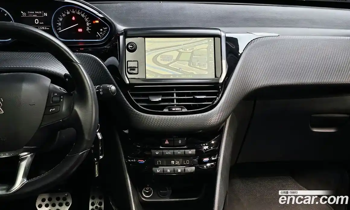 Peugeot 2008 2016 1.6 автомат (гидро), фото 16