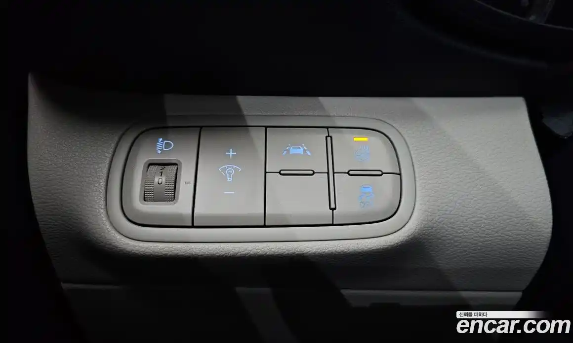 Hyundai Venue 2021 1.6 автомат (гидро), фото 17