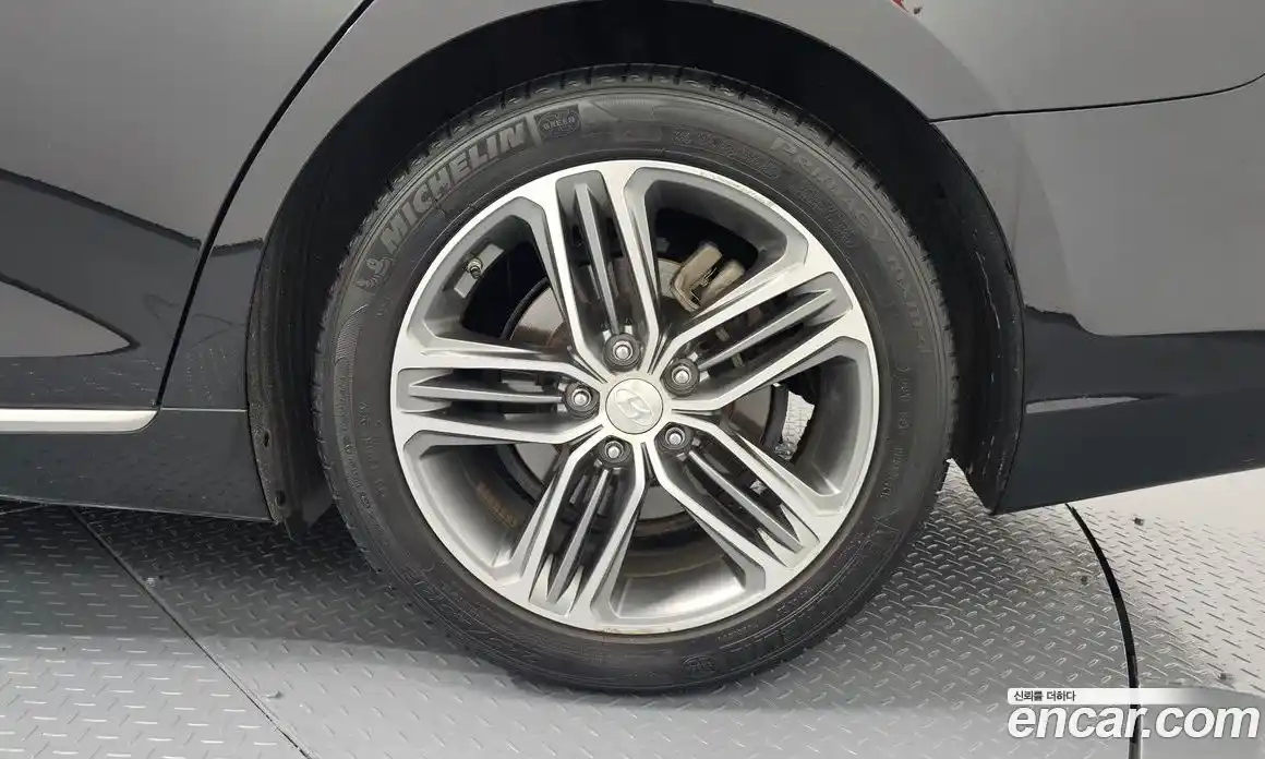 Hyundai Grandeur 2016 2.4 автомат (гидро), фото 6