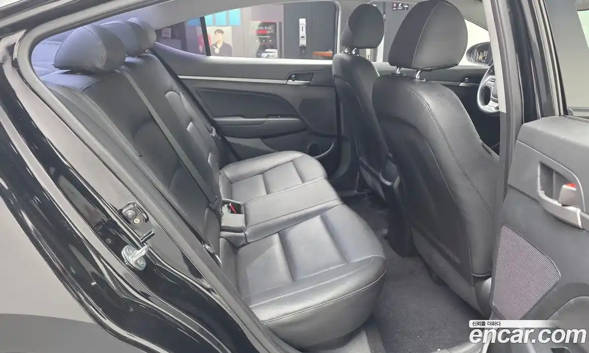 Hyundai Avante 2018 1.6 автомат (гидро), фото 12