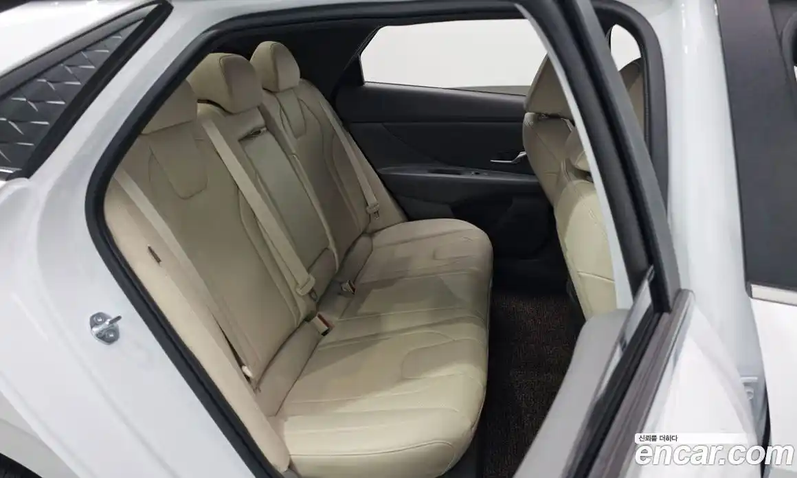 Hyundai Avante 2023 1.6 автомат (гидро), фото 18
