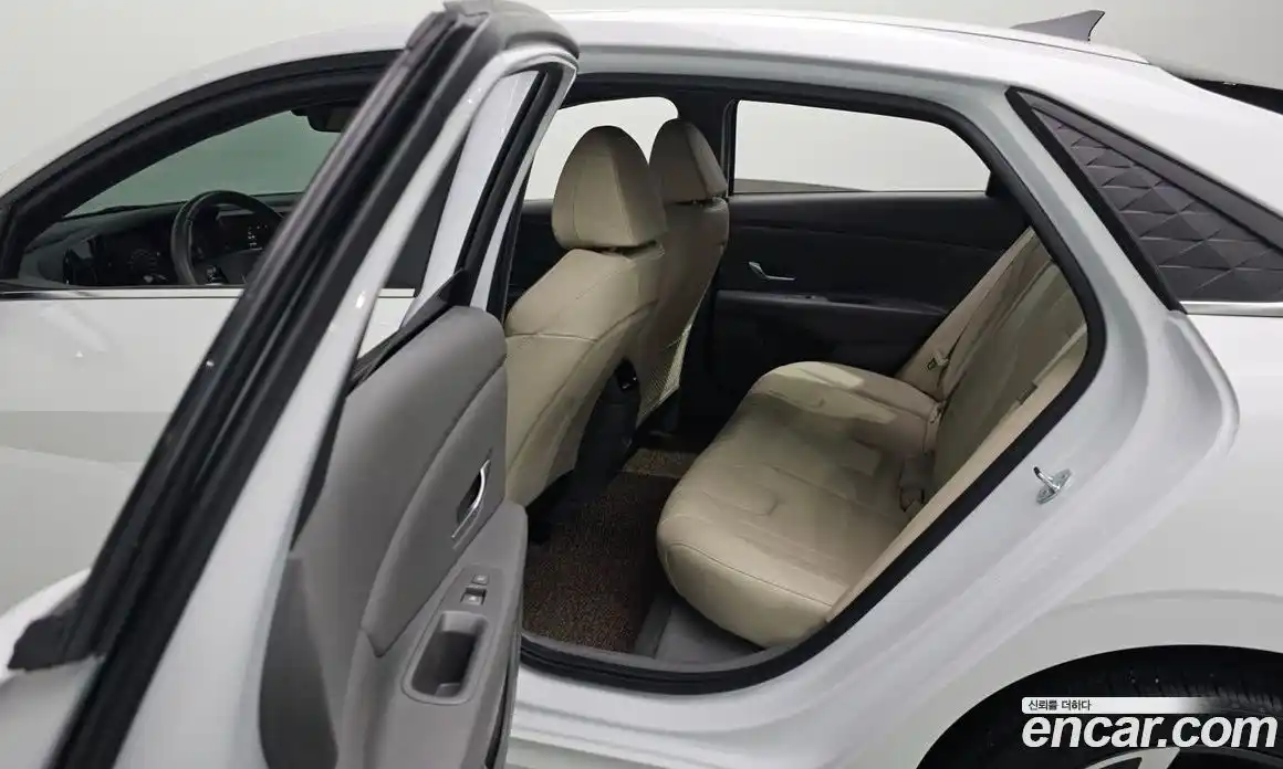 Hyundai Avante 2023 1.6 автомат (гидро), фото 19