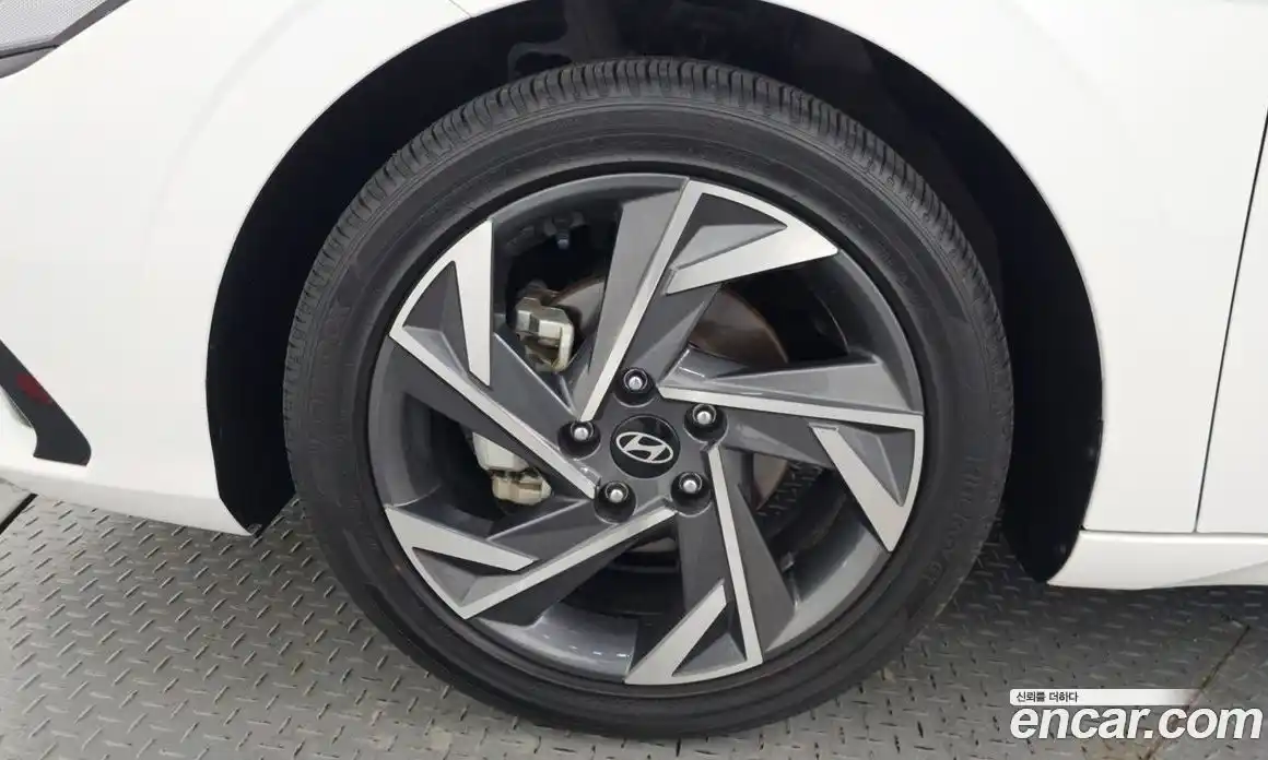 Hyundai Avante 2023 1.6 автомат (гидро), фото 5