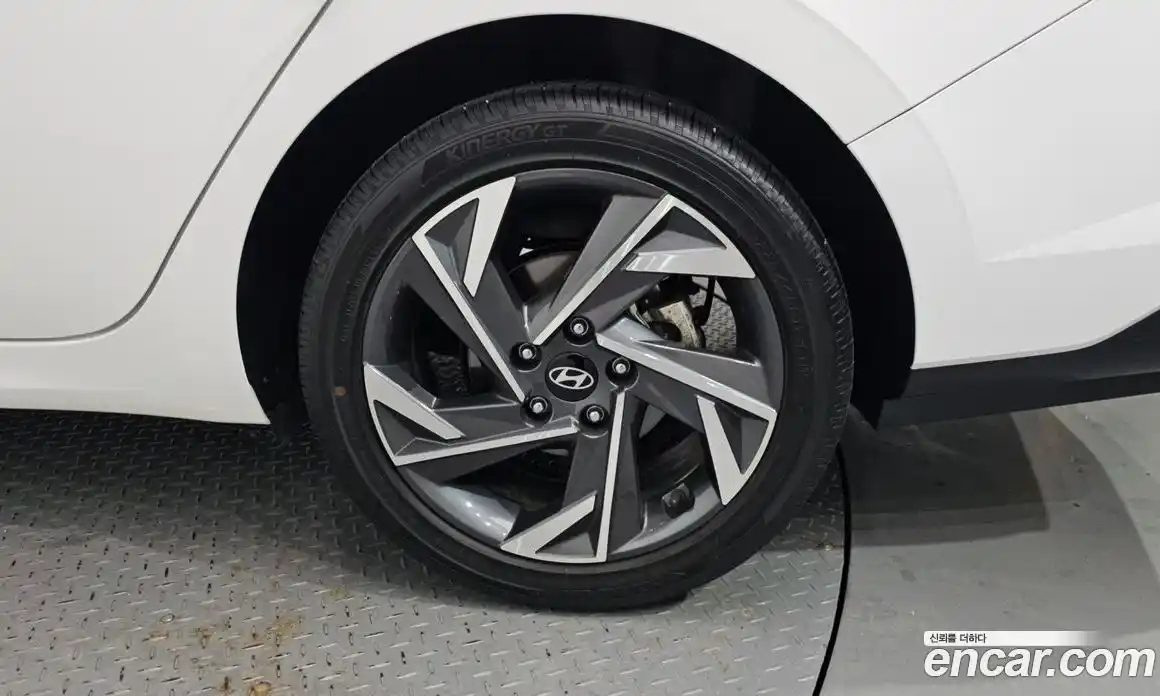 Hyundai Avante 2023 1.6 автомат (гидро), фото 7