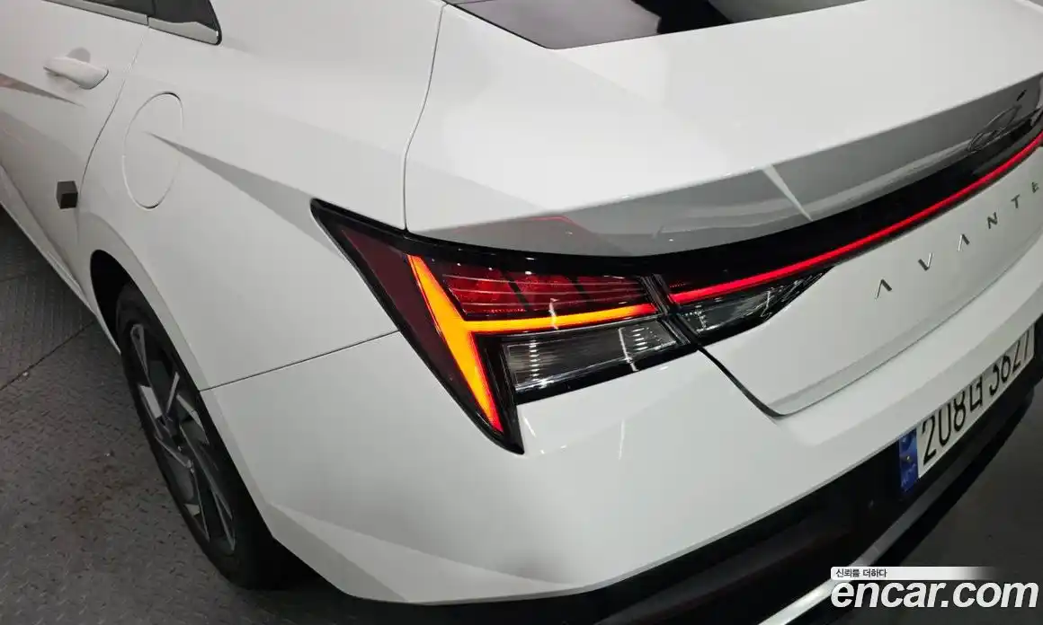 Hyundai Avante 2023 1.6 автомат (гидро), фото 9