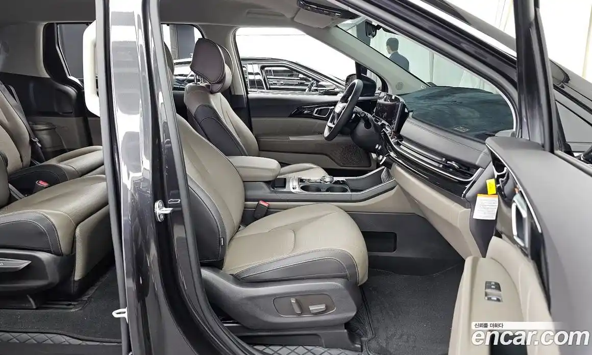 Kia Carnival 2025 1.6 автомат (гидро), фото 17