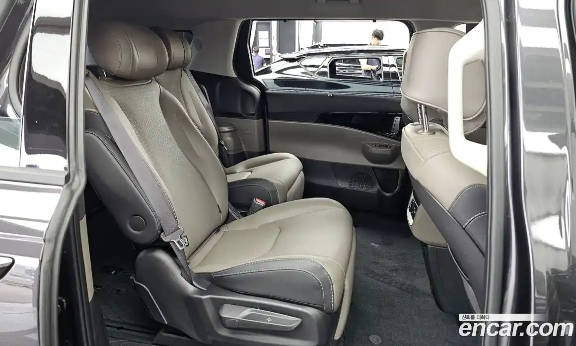 Kia Carnival 2025 1.6 автомат (гидро), фото 18