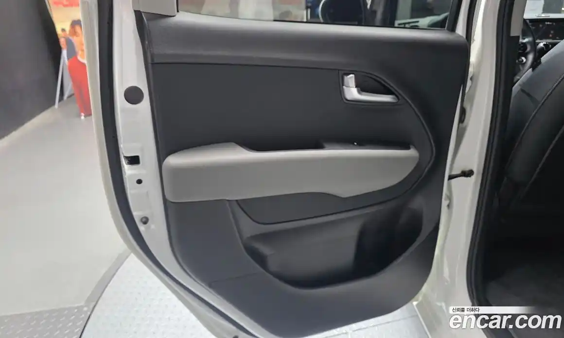 Kia Ray 2023 1.0 автомат (гидро), фото 15