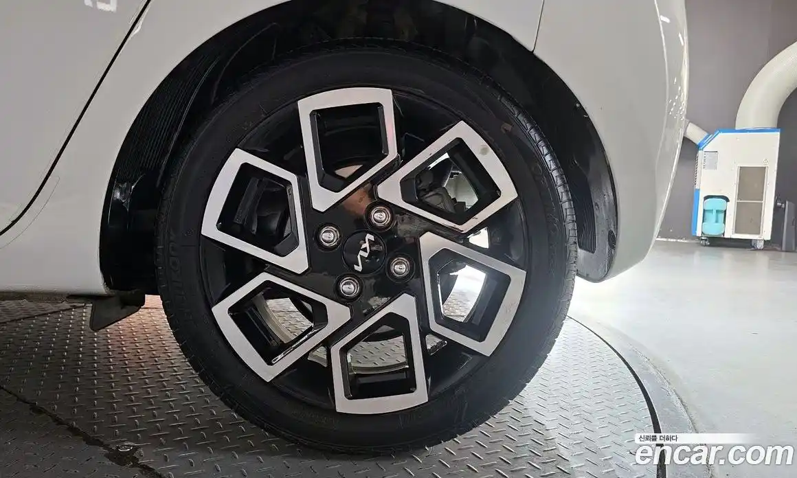 Kia Ray 2023 1.0 автомат (гидро), фото 7