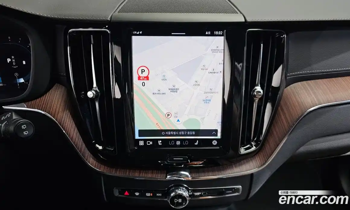 Volvo XC60 2023 2.0 автомат (гидро), фото 14