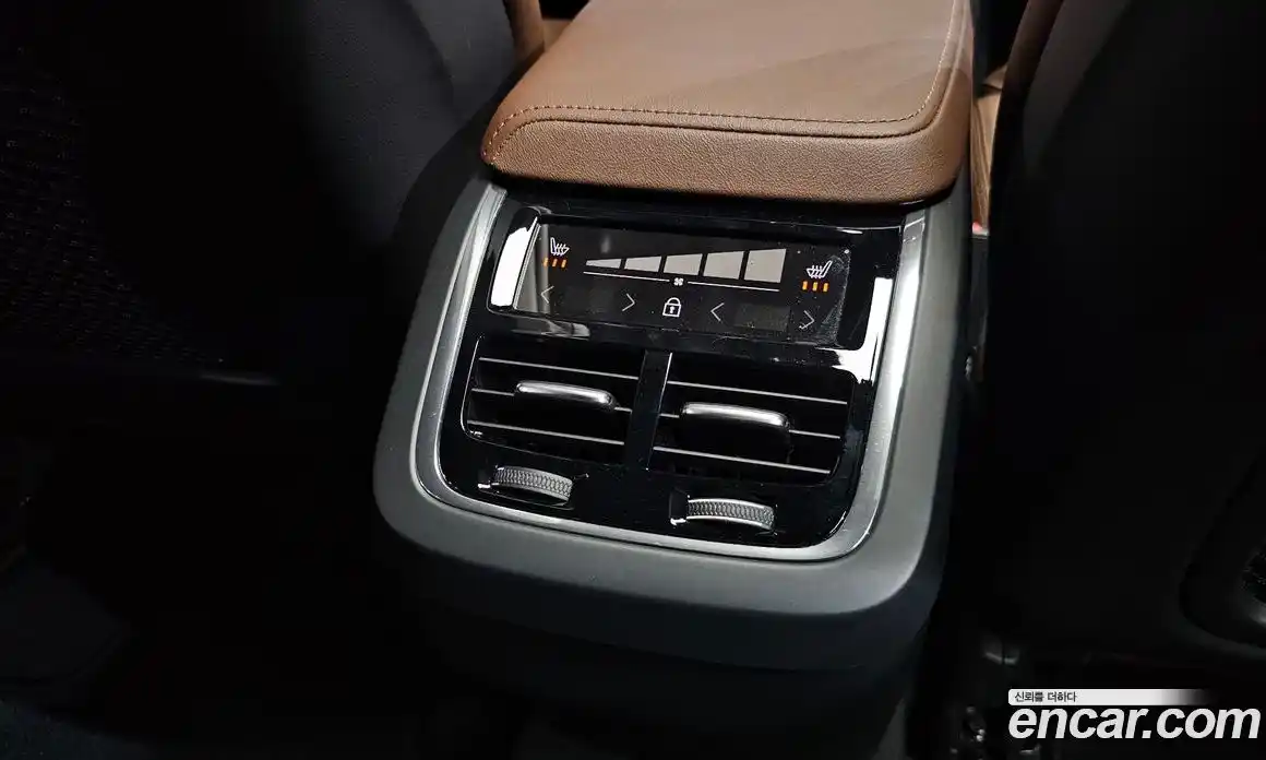 Volvo XC60 2023 2.0 автомат (гидро), фото 19