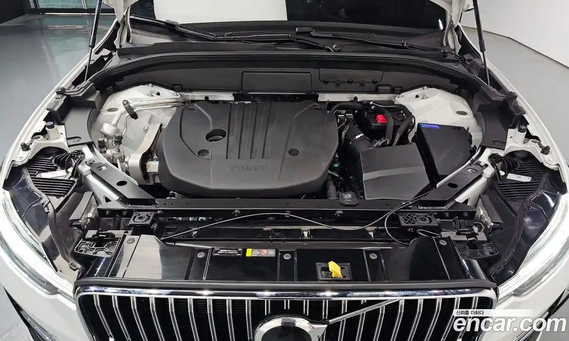 Volvo XC60 2023 2.0 автомат (гидро), фото 6