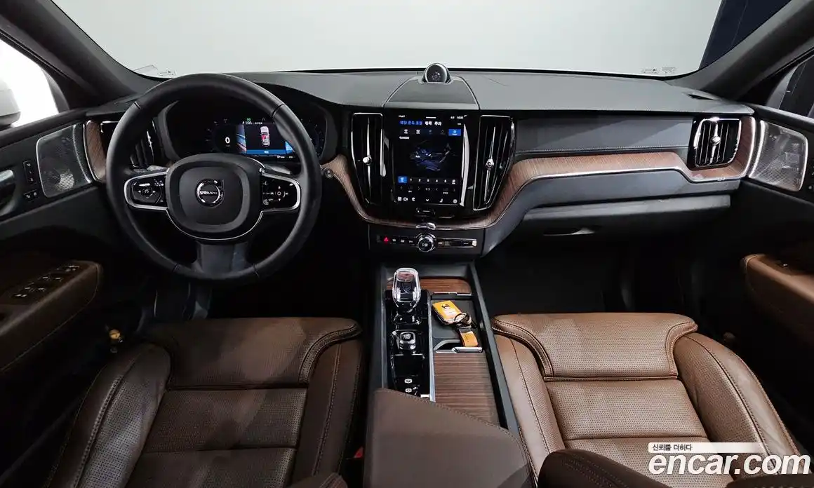 Volvo XC60 2023 2.0 автомат (гидро), фото 7