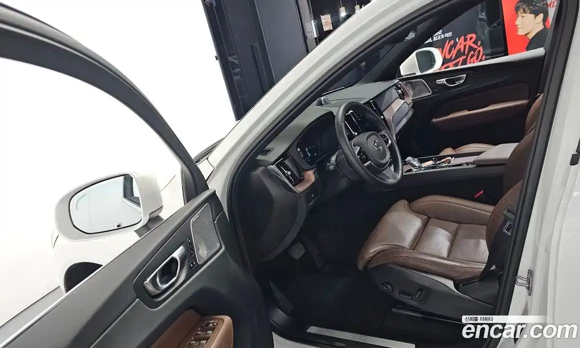 Volvo XC60 2023 2.0 автомат (гидро), фото 10