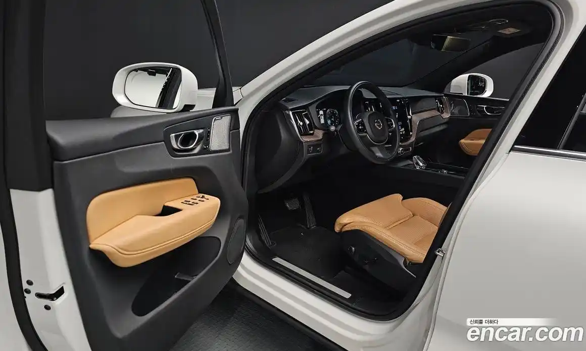 Volvo XC60 2021 2.0 автомат (гидро), фото 12