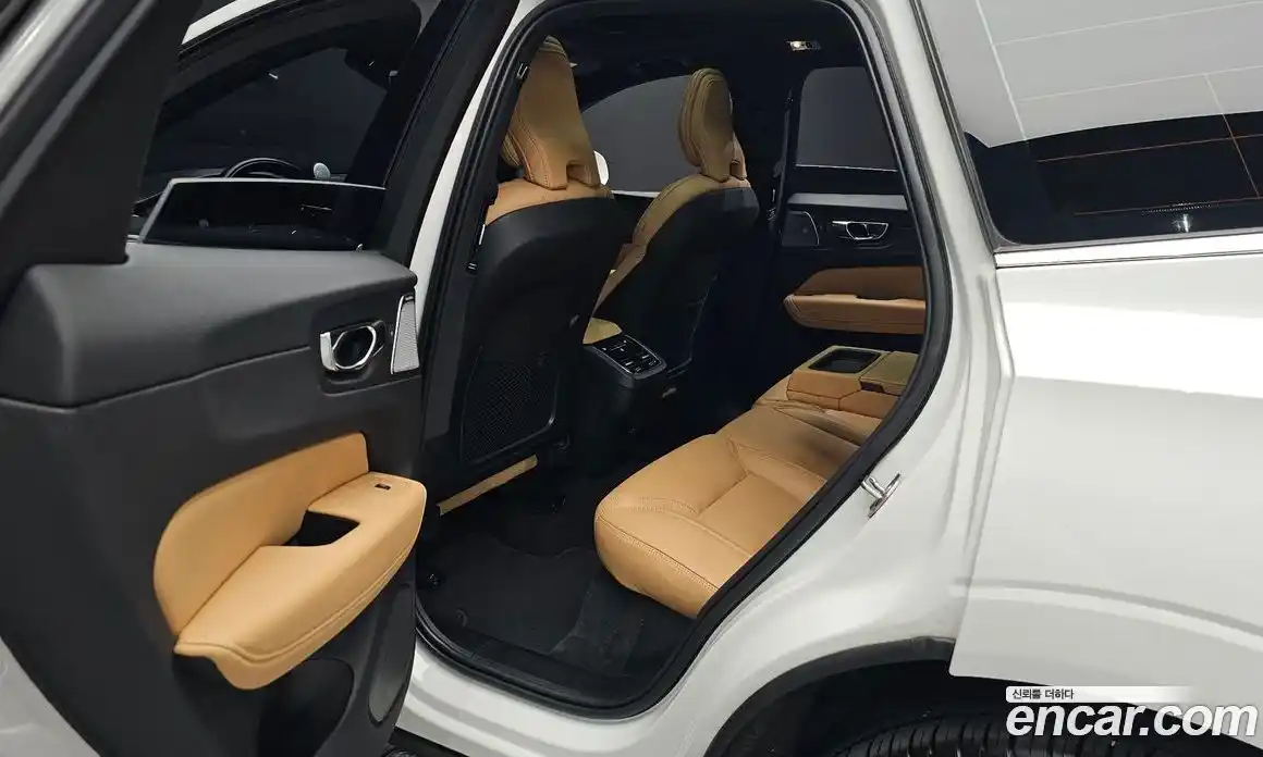 Volvo XC60 2021 2.0 автомат (гидро), фото 16