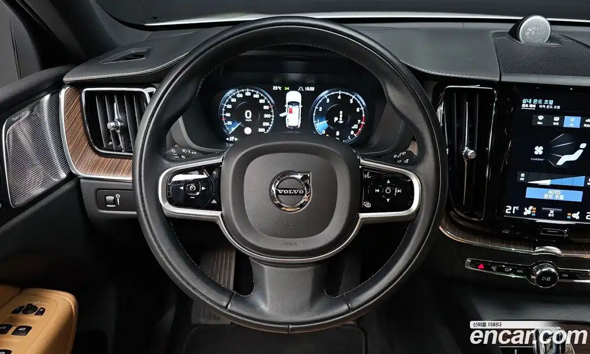 Volvo XC60 2021 2.0 автомат (гидро), фото 17