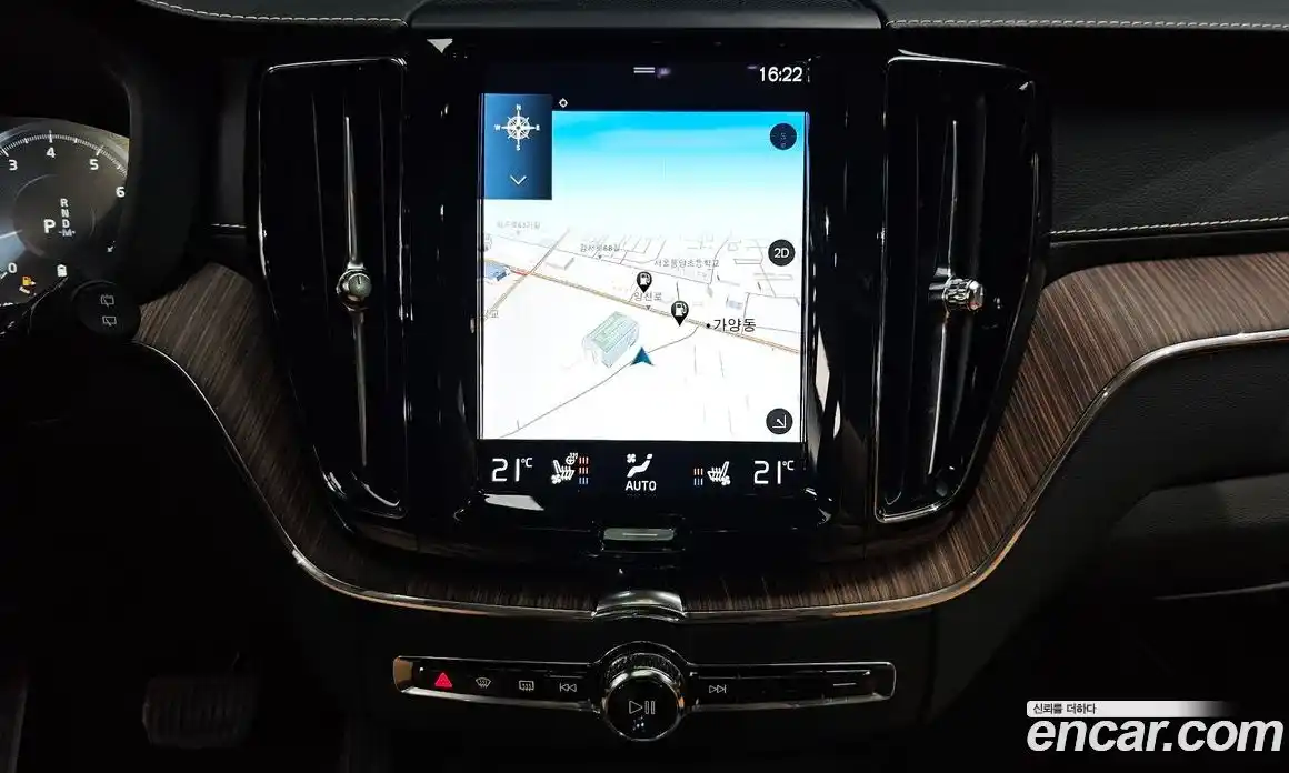 Volvo XC60 2021 2.0 автомат (гидро), фото 18