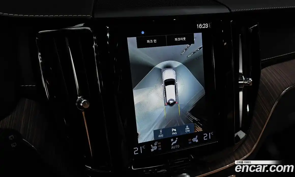 Volvo XC60 2021 2.0 автомат (гидро), фото 19