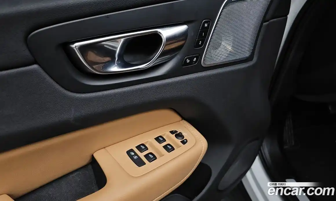 Volvo XC60 2021 2.0 автомат (гидро), фото 23