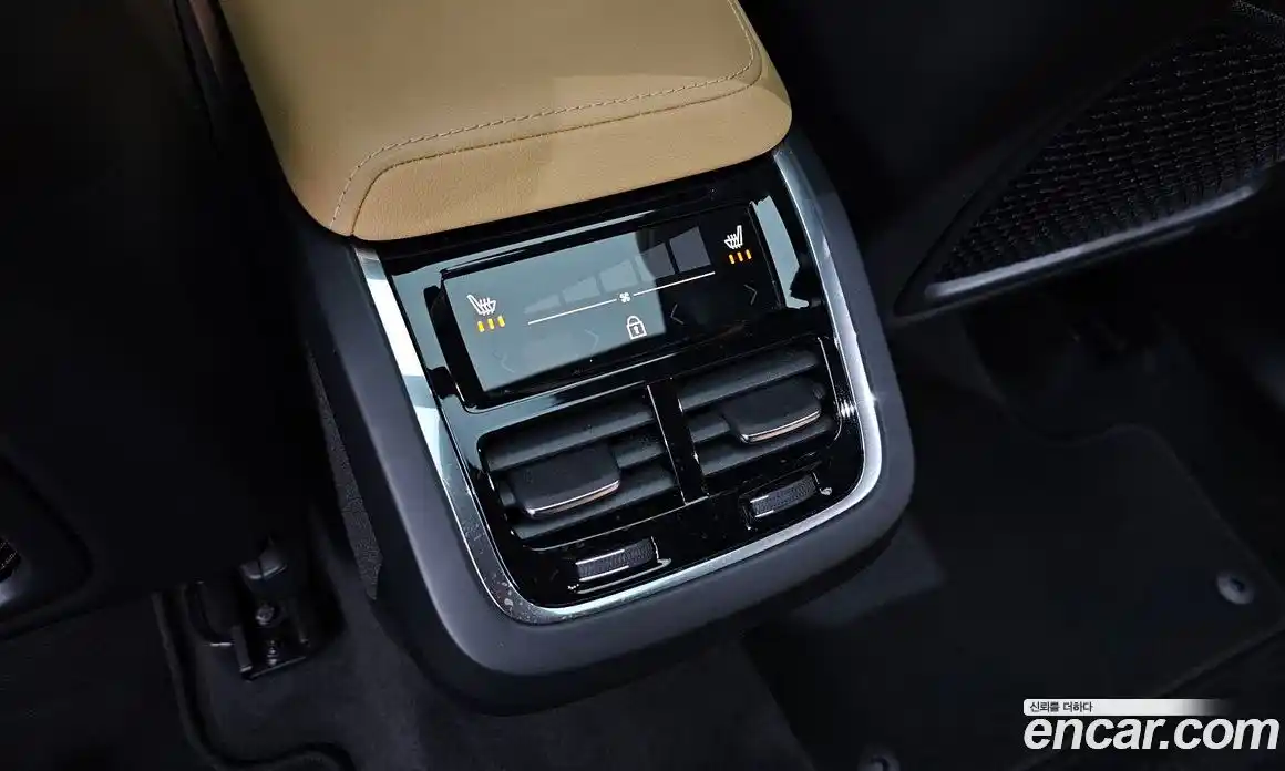 Volvo XC60 2021 2.0 автомат (гидро), фото 24