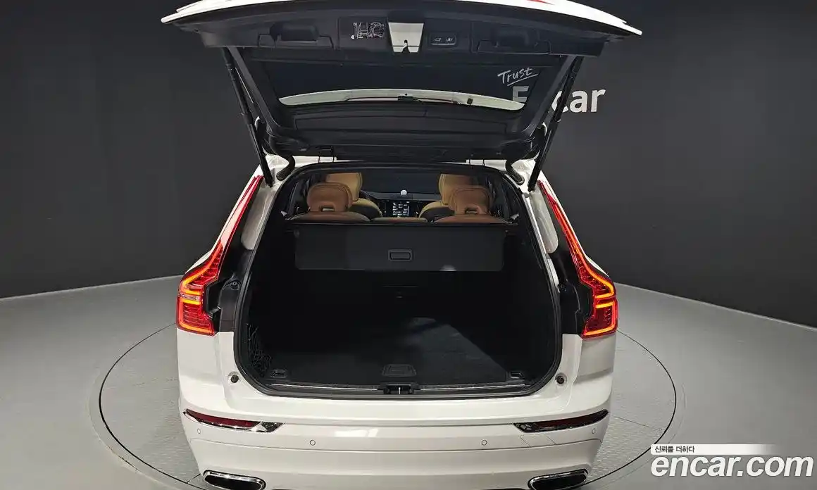 Volvo XC60 2021 2.0 автомат (гидро), фото 25