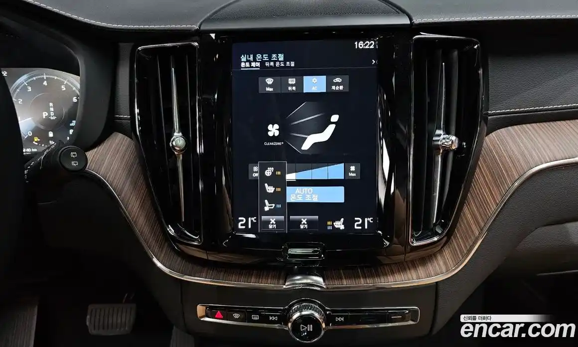 Volvo XC60 2021 2.0 автомат (гидро), фото 26