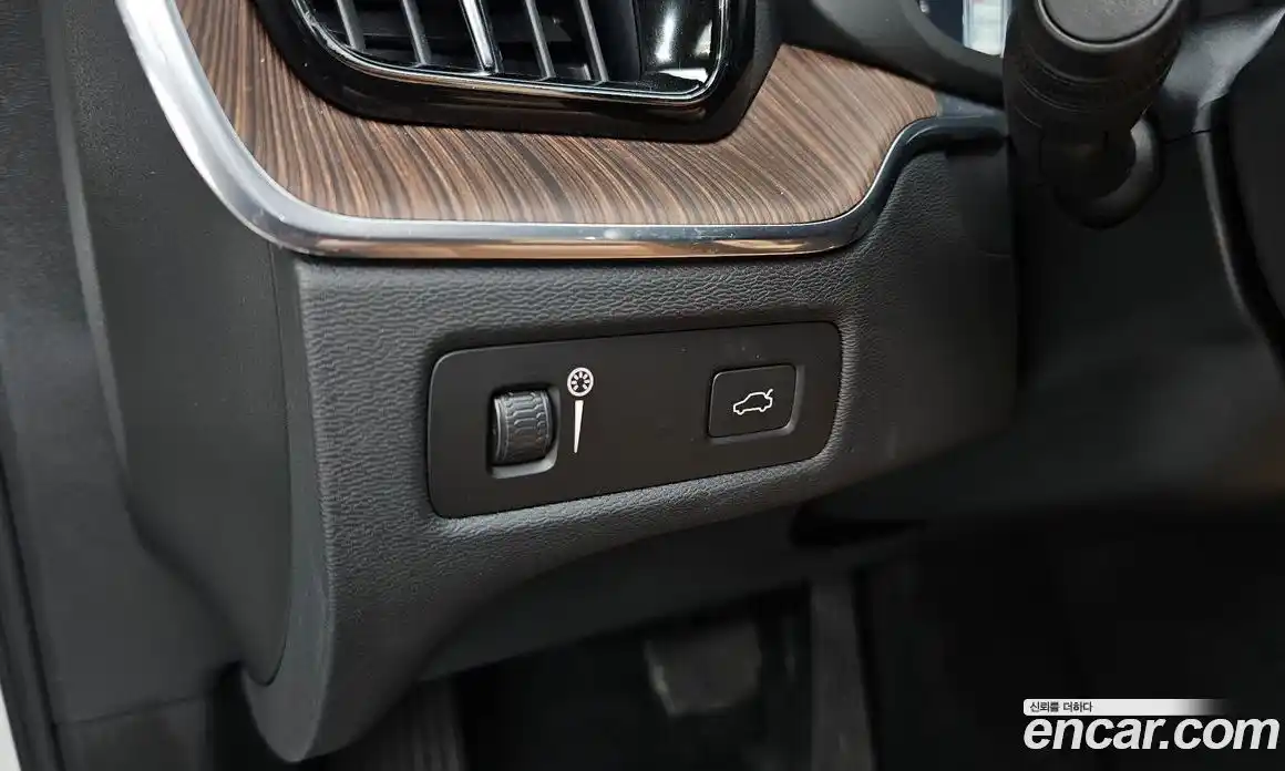 Volvo XC60 2021 2.0 автомат (гидро), фото 30