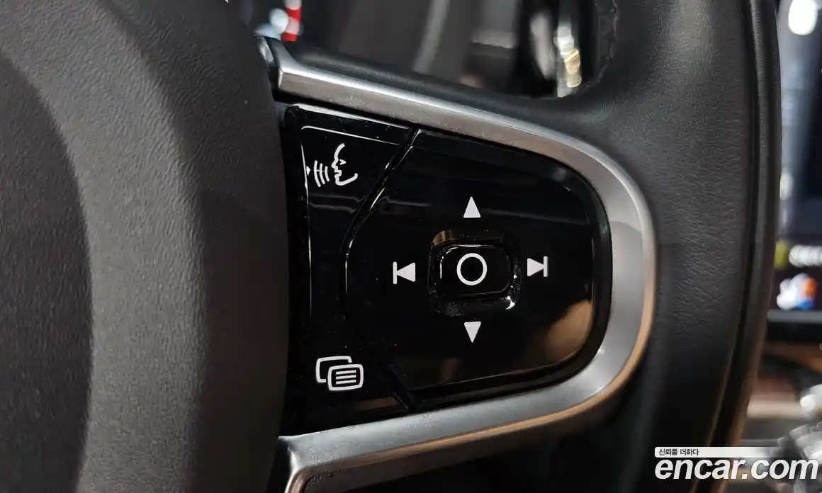 Volvo XC60 2021 2.0 автомат (гидро), фото 33