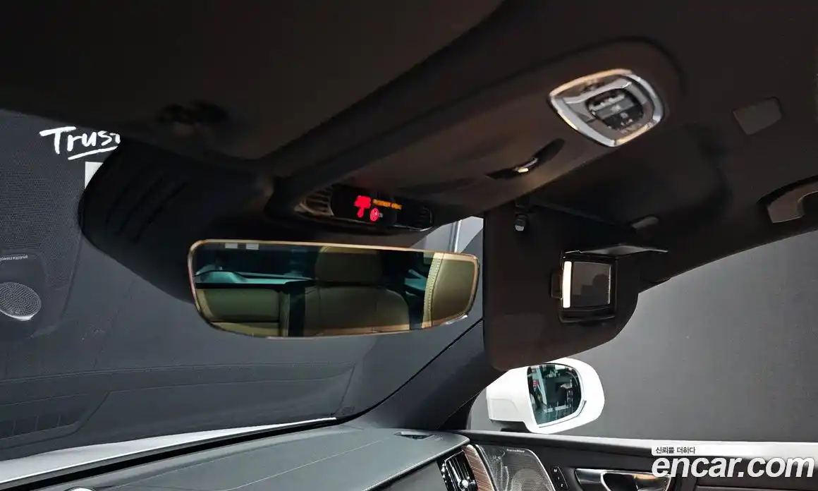 Volvo XC60 2021 2.0 автомат (гидро), фото 35